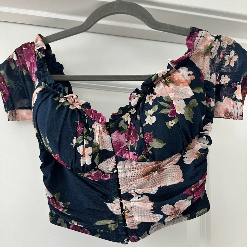 Off the shoulder Crop Top - Picture 1 of 3